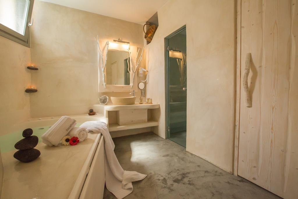 Love Nest With Hot Tub, Hammam & Outdoor Cinema Akrotírion Екстериор снимка