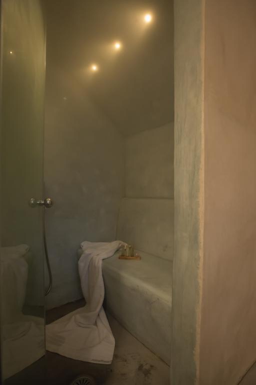Love Nest With Hot Tub, Hammam & Outdoor Cinema Akrotírion Екстериор снимка